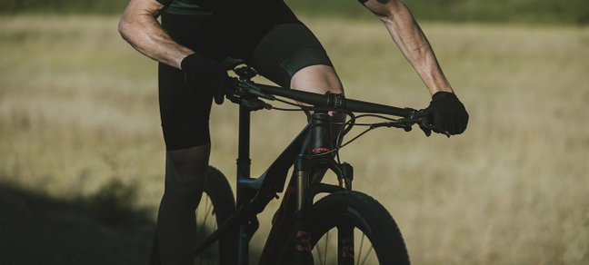 Orbea Oiz H30 - bicicleta MTB full suspension XC 29" - negru-verde