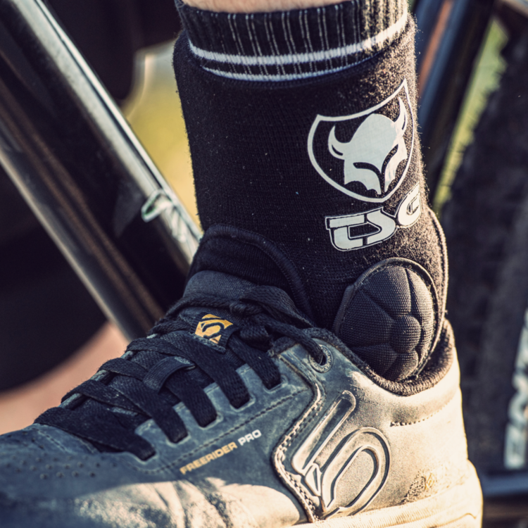 Tsg Glezniere TSG Single Ankle-Guard Cam - Black L/XL