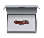 Victorinox - briceag clasic gama Precious Alox - maro