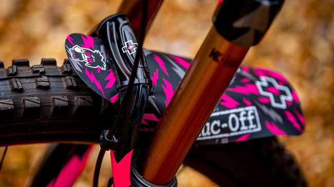 Muc-Off - Aparatoare fata roata Bicicleta Front Ride Guard Bolt - negru roz alb trasnet