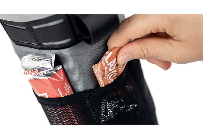 Apidura - geanta ghidon bicicleta Backcountry 2.0 Food Pouch 1.2 litri (varianta Plus) - gri negru
