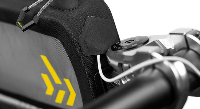 Apidura - geanta mica cadru bicicleta  Backcountry 2.0 Top Tube Pack 1 litru - negru gri