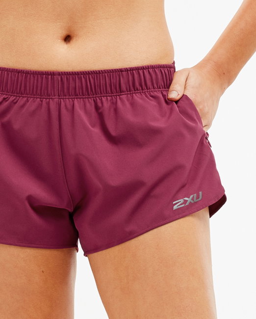 2XU - Pantaloni scurti de alergare pentru femei XVENT 3" Free Short - visiniu Boysenberry