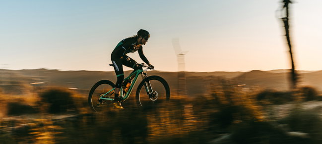 Orbea Oiz M30 - bicicleta MTB full suspension XC 29" - menta-negru