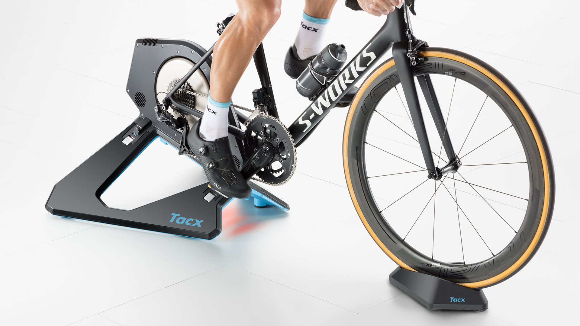 TACX NEO 2T スマートトレーナー 雨の日におすすめ】Tacxのスマートトレーナーでインドアトレーニング