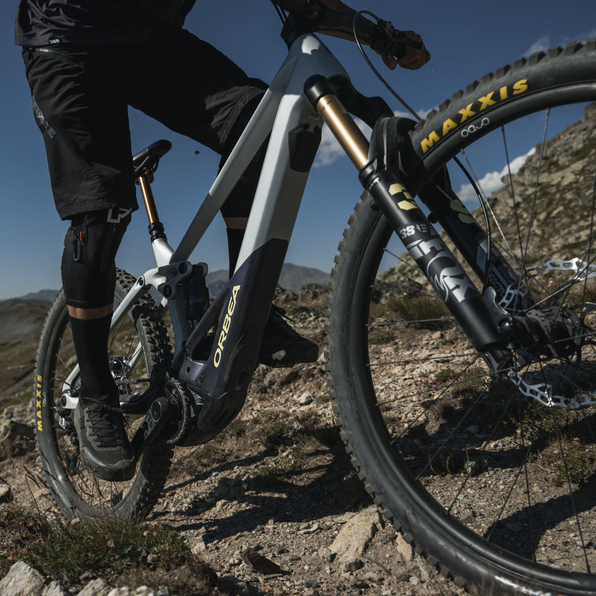 Orbea WILD H10 - bicicleta electrica e-MTB Trail full suspension