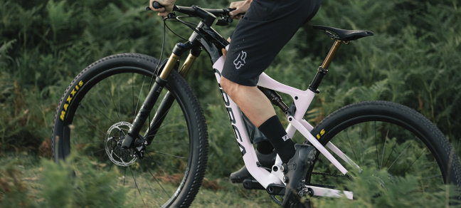 Orbea OIZ M30 Halo Silver-Blue Carbon View (Gloss) - bicicletă MTB XC full suspension