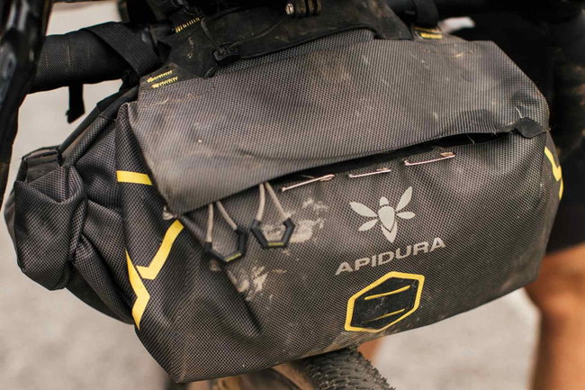 Apidura - geanta mica ghidon bicicleta Expedition Accessory Pocket 4.5 litri - negru gri