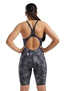 Costum înot întreg femei TYR Thresher Open Back Akurra - negru | rezistent clor