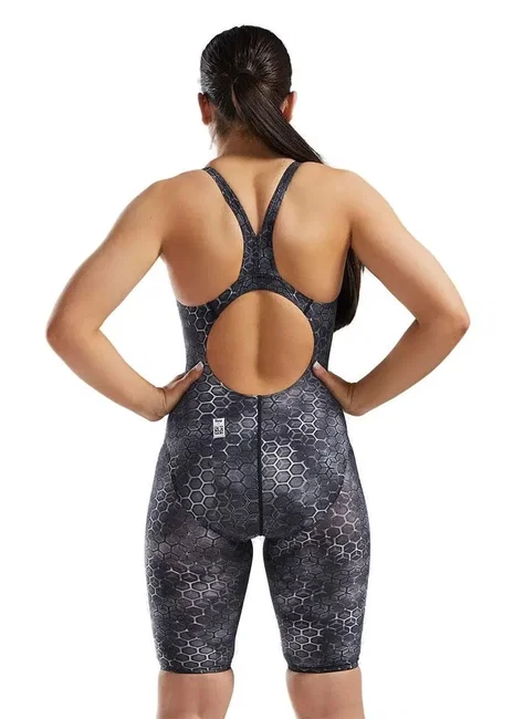 Costum înot întreg femei TYR Thresher Open Back Akurra - negru | rezistent clor