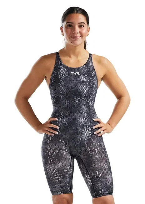 Costum înot întreg femei TYR Thresher Open Back Akurra - negru | rezistent clor