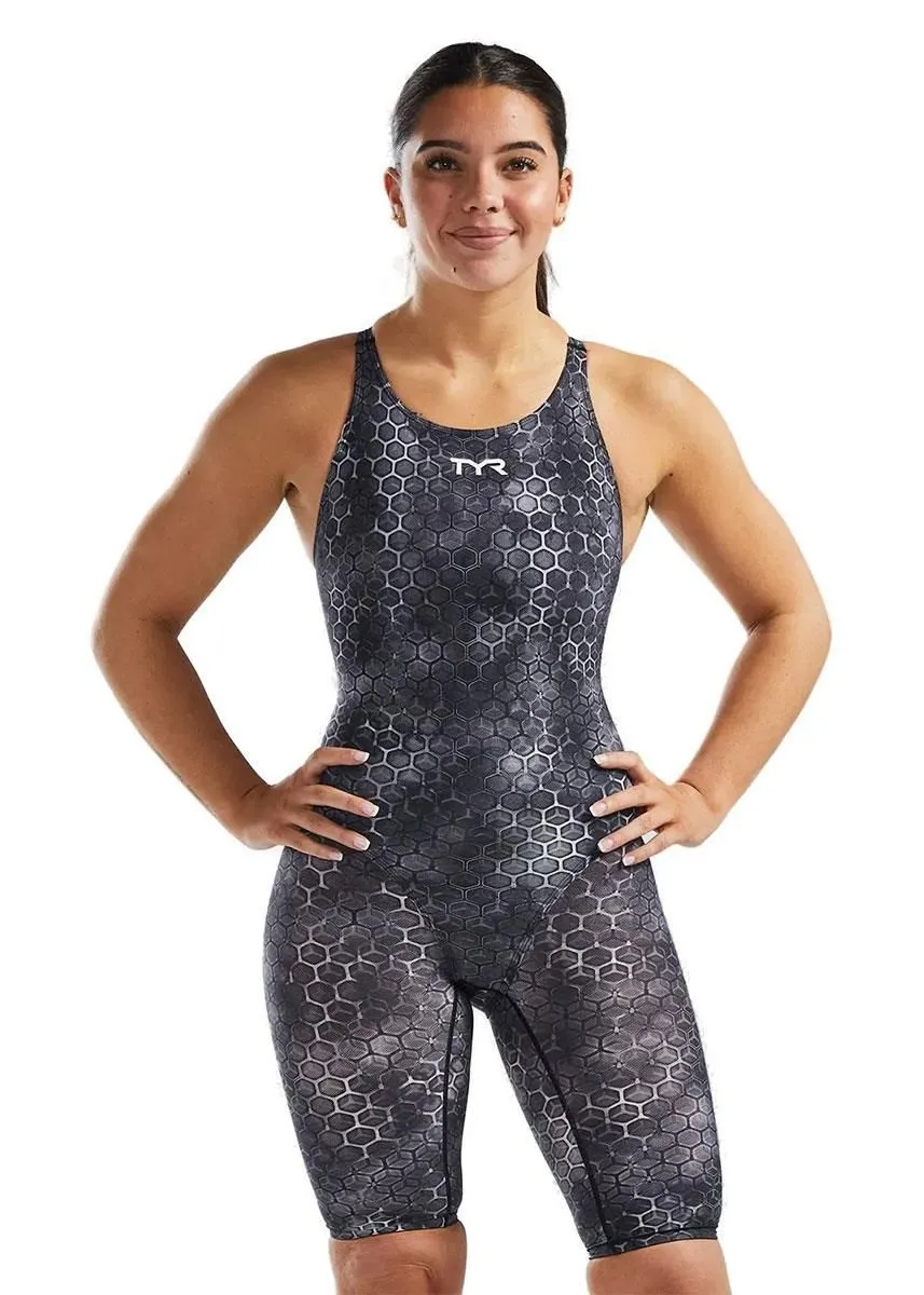 TYR Costum înot întreg femei TYR Thresher Open Back Akurra - negru | rezistent clor