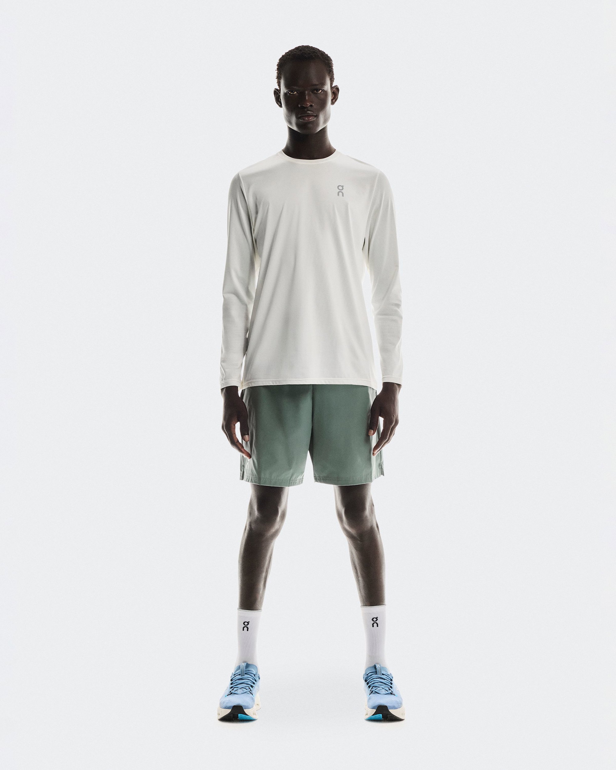 On Pantaloni scurți On 7" Core Shorts - verde Olive | alergare