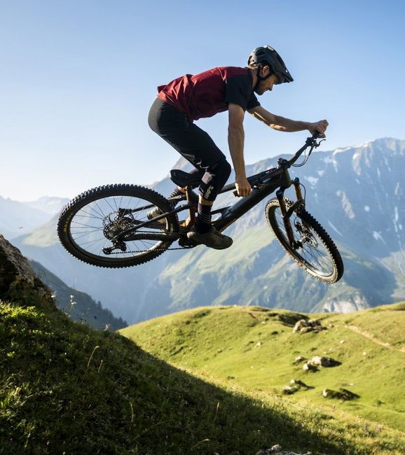 Bicicletă electrică eMTB Enduro Orbea WILD M-TEAM - Caramel Carbon View (Gloss) | Cream White (Matt)