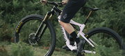 Orbea OIZ H10 White Chic- Shadow Coral (Gloss) - măsura S - bicicletă MTB XC full suspension