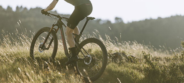 Orbea OIZ H10 Moondust Blue-Leo Orange - măsura S - bicicletă MTB XC full suspension