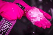 Manusi de curatare Muc-Off Deep Scrubber Pink XL