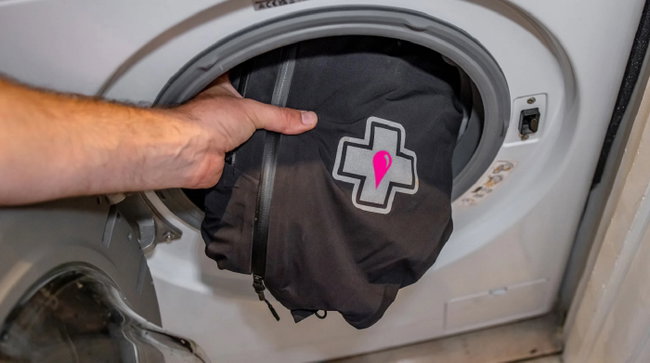 Muc-Off - detergent haine ciclism Wash-In Rain Shield Re-Proofer - 300ml