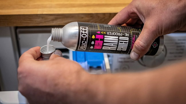 Muc-Off - detergent haine ciclism Wash-In Rain Shield Re-Proofer - 300ml