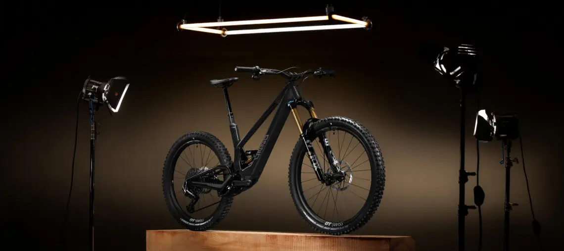 UNNO - bicicleta MTB carbon full suspension