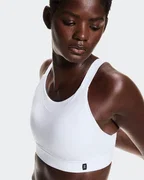 Bustieră On Performance Bra W - albă | suport mediu alergare