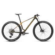 Orbea ALMA M-PRO (2027) - bicicletă MTB XC hardtail - Caramel Carbon View - Leo Orange (Gloss)