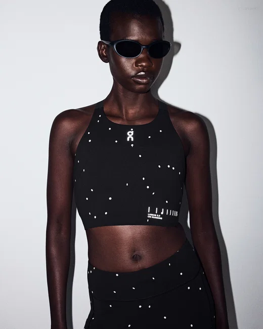 Crop top alergare On Performance Crop Lumos W - negru | Eclipse