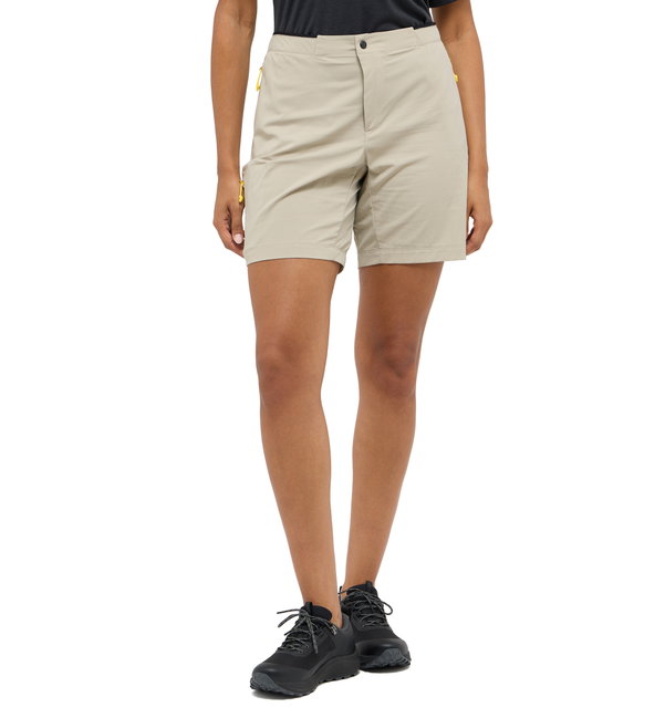 Pantaloni scurți Haglöfs L.I.M Fuse II Shorts damă - bej Chalk Beige