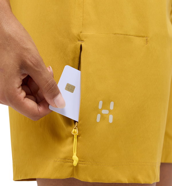 Pantaloni scurți Haglöfs L.I.M Fuse II Shorts damă - galben Clay Yellow