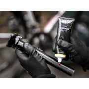 Dynamic Bike Care - Vaselina carbon pentru bicicleta Carbon Assembly Paste - plic 5gr