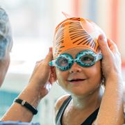 Finis - ochelari inot confortabili pentru copii (4-10 ani) Adventure Goggles - albastru rechin