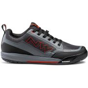 Northwave Clan - pantofi pentru ciclism flat - gri-rosu