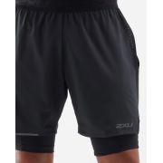 2XU - Pantaloni scurti de alergare pentru barbati 2-in-1 XVENT 7 inch - negru argintiu reflexiv