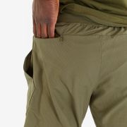 2XU - Pantaloni scurti de alergare pentru barbati XCTRL 7 Inch Woven Short - verde mosc
