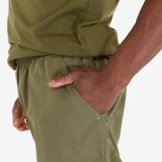 2XU - Pantaloni scurti de alergare pentru barbati XCTRL 7 Inch Woven Short - verde mosc