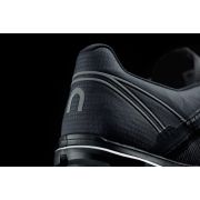 On Cloudflow negru-gri