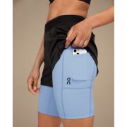 On Cloud - pantaloni scurti pentru femei Active Shorts - negru albastru deschis stratosfera