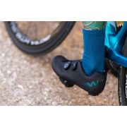 Northwave Revolution 3 - pantofi pentru ciclism sosea - negru logo albastru irizat