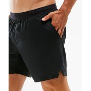2XU - Pantaloni scurti de alergare pentru barbati XCTRL 7 Inch Woven Short - negru