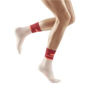 CEP - sosete compresie medii - the run socks mid cut v4 W - red | off white