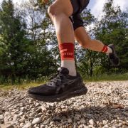 CEP - sosete compresie medii - the run socks mid cut v4 W - red | off white
