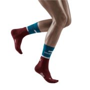 CEP - sosete compresie medii - the run socks mid cut v4 W - red | off white