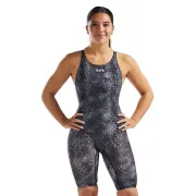 Costum înot întreg femei TYR Thresher Open Back Akurra - negru | rezistent clor