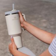 Stanley - termos tip sticla cu pai - Quencher H2.0 Tumbler - Bej - 1.18L