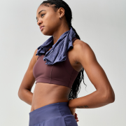 Brooks Chaser Padded Bra W – Bustieră sport cu susținere medie, cu cupe - Maro