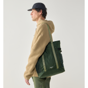 Haglöfs Tight Tote 25 – Geantă tote transformabilă 25 L - Verde închis Seaweed Green/True Black