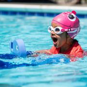 Finis - plutitoare invatat inot copii - Floatie Friends - pereche pentru maini - Balenă