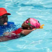 Finis - plutitoare invatat inot copii - Floatie Friends - pereche pentru maini - Stea de mare