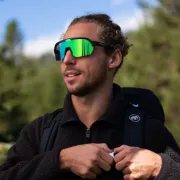 Ochelari de soare electro fotocromatici React Swiss OPTRAY NEON - lentila verde si rama neagra - produs DEMO