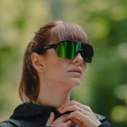 Ochelari de soare electro fotocromatici React Swiss OPTRAY NEON - lentila verde si rama neagra - produs DEMO